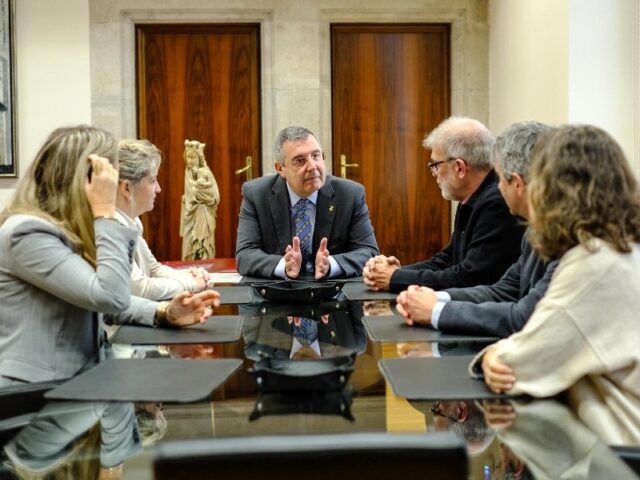 El_secretari_de_Salut_Publica_Esteve_Fernandez_visita_la_Diputacio_de_Girona_per_reforcar_la_collaboracio.jpg