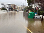El temporal deixa carrers negats a Llançà i l’Ajuntament està pendent de si es desborda la riera