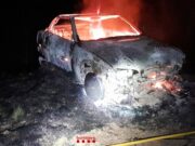 Un incendi d’un vehicle provoca foc forestal a Lladó