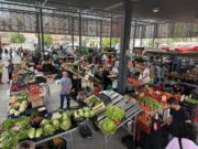 El mercat de la fruita i la verdura de Figueres s’expandeix amb cinc noves parades per potenciar la qualitat i els productors locals