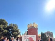 Figueres presenta el cartell de la Santa Creu dissenyat per Clàudia Cobos