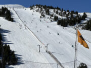 L’acumulació de neu a les pistes anima els esquiadors a allargar la temporada: “És un privilegi poder esquiar encara”