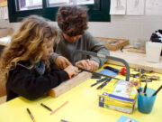Alumnes de l’escola de Bordils inventen un sistema per aprofitar al màxim els llapis i evitar llançar-los a mig gastar
