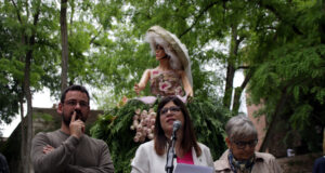 Girona estrena una nova edició de ‘Temps de Flors’, pendents del temps i amb centenars de visitants d’arreu de Catalunya