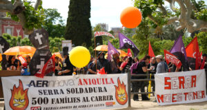 Els treballadors de Serra Soldadura porten al Parlament la protesta per salvar la planta