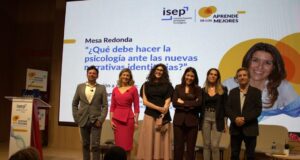 Els adolescents construeixen la seva identitat sota la pressió dels likes, els filtres i la IA