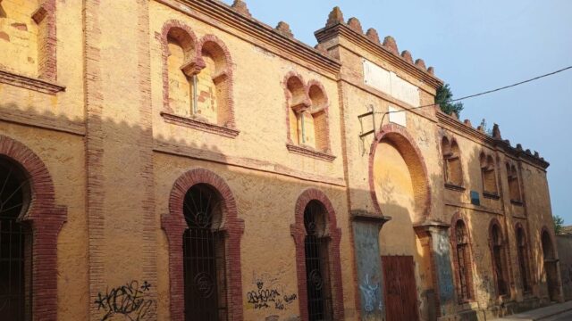 Imatge de l'entrada a la plaça de braus de Figueres (via xarxes socials)
